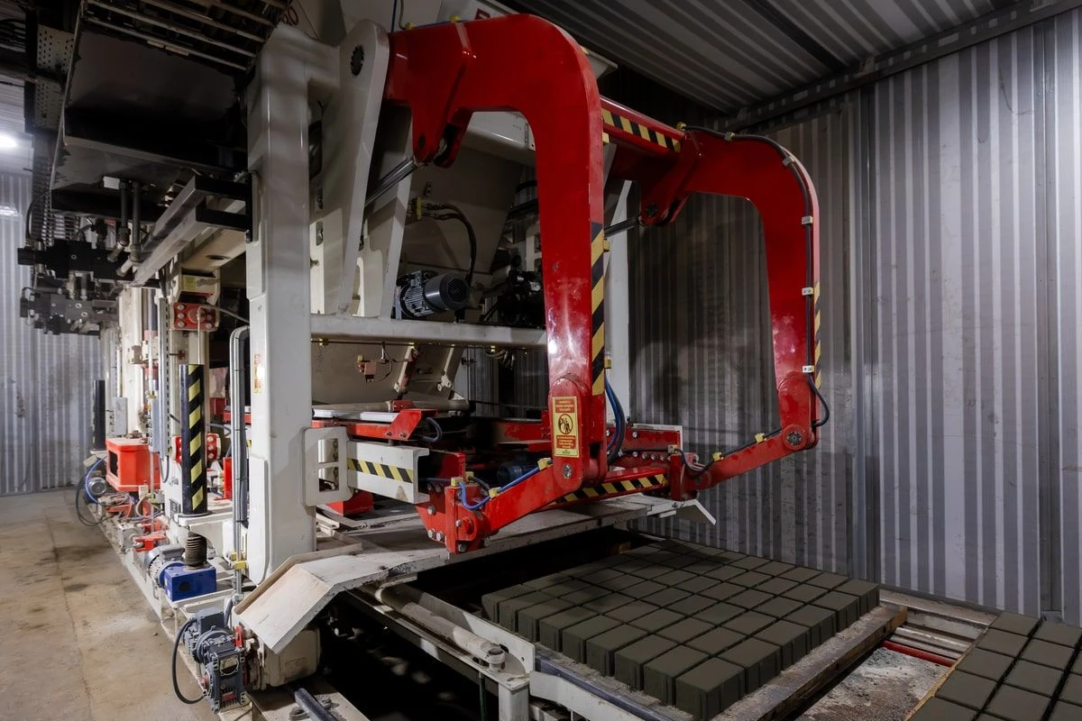 115_2025.09.17_Toli_Brown-min.jpg 115_2025.09.17_Toli_Brown-min.jpg