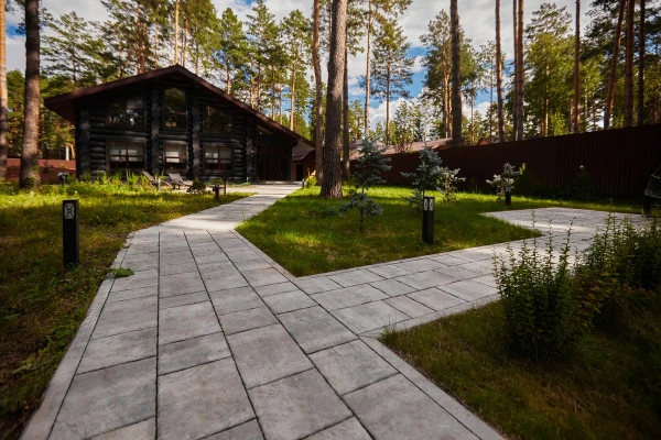 Благоустройство частного дома, плитка Литос, цвет Габбро