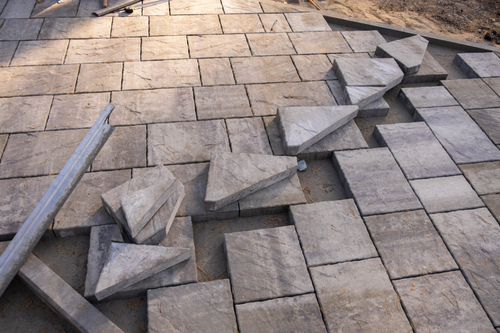 ukladka-trotuarnoy-plity (2).jpg