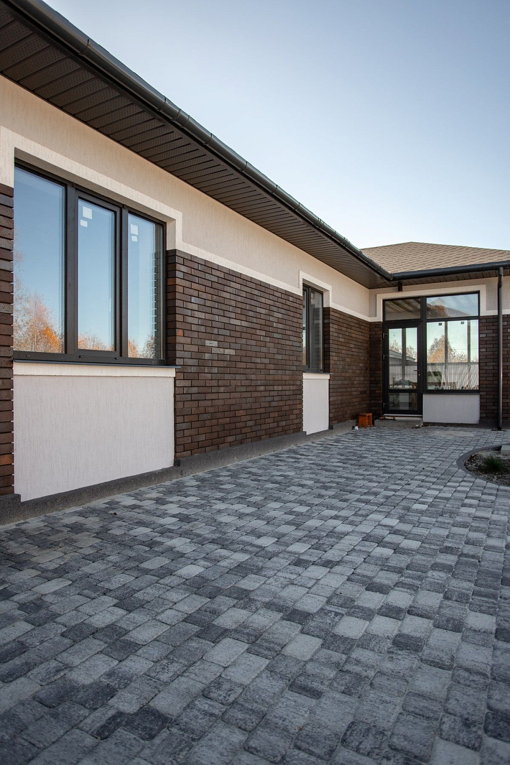 Благоустройство дома: плитка в цвете Антрацит и шаговые дорожки Благоустройство дома: плитка в цвете Антрацит и шаговые дорожки