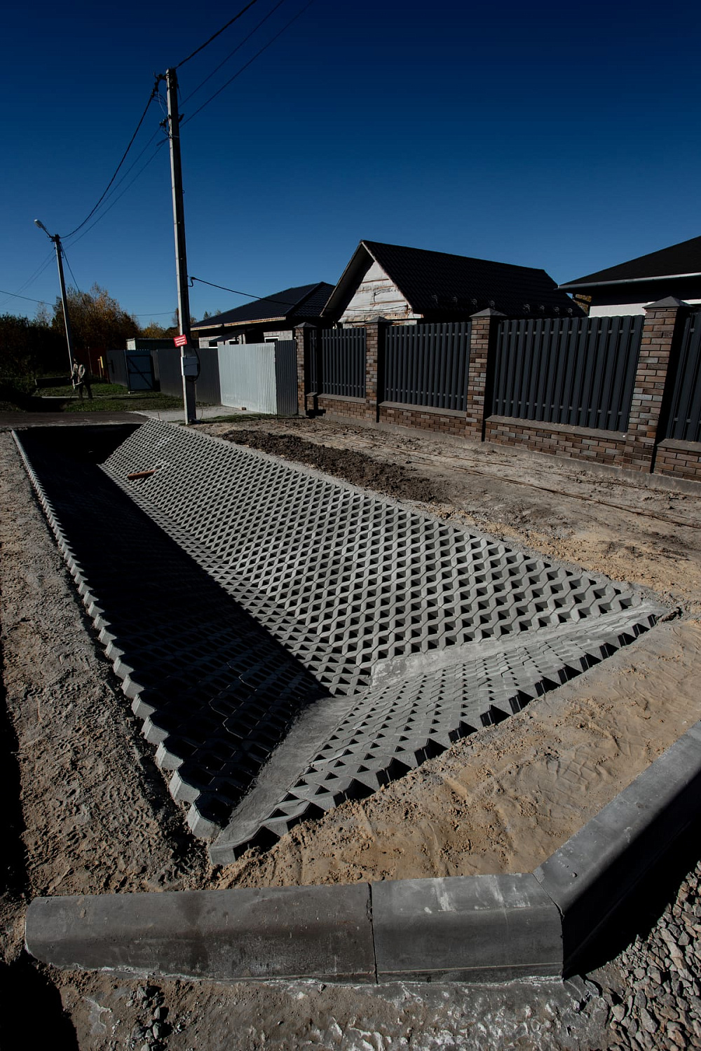 Благоустройство дома: плитка в цвете Антрацит и шаговые дорожки Благоустройство дома: плитка в цвете Антрацит и шаговые дорожки